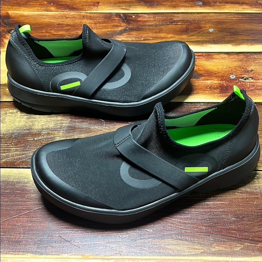 OOFOS Men's Black OOmg Slip-On Shoes